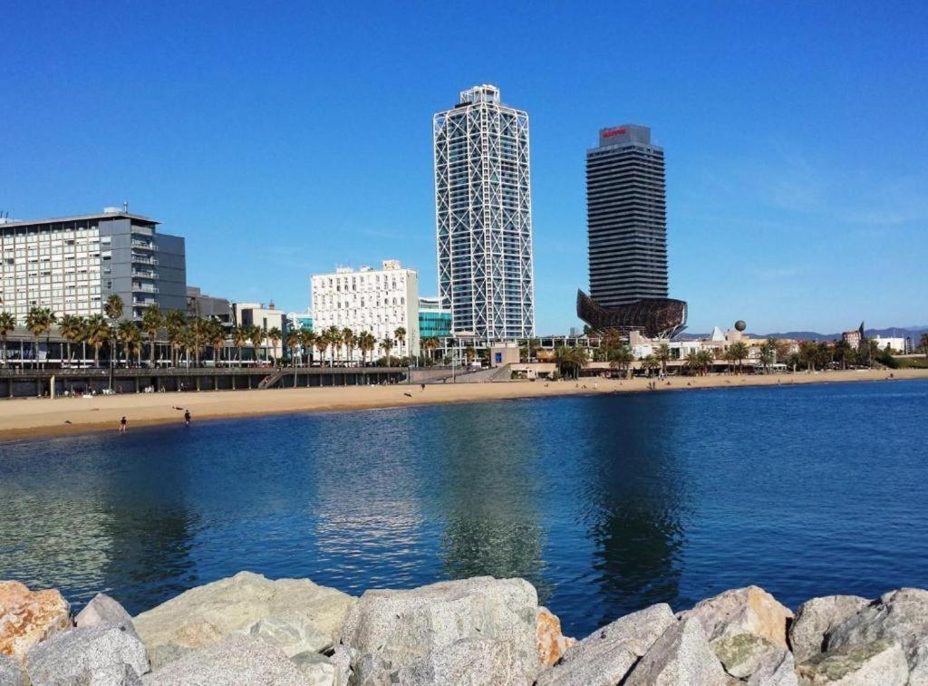 Barcelona Chic Apartments- Free Parking - 10 Min From Bcn City Centre By Metro Exterior foto